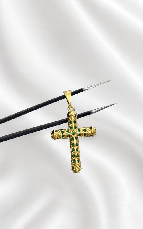 Cristo Rustico con Circones Verdes